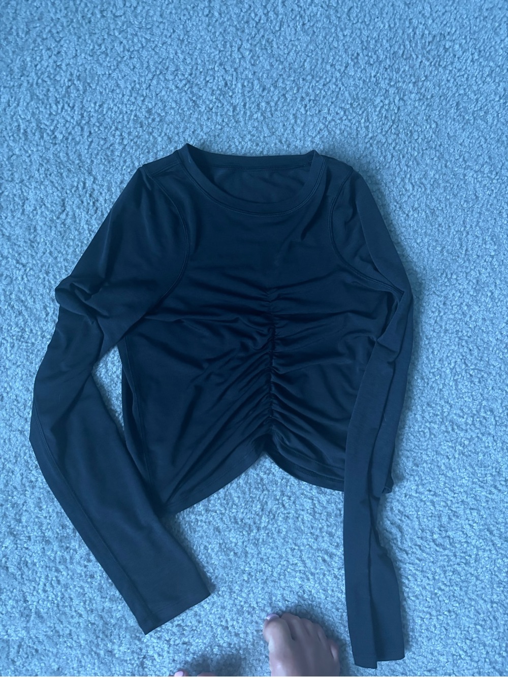 Vuori Black Long Sleeve Ruched Front Tee - Picture 3 of 5